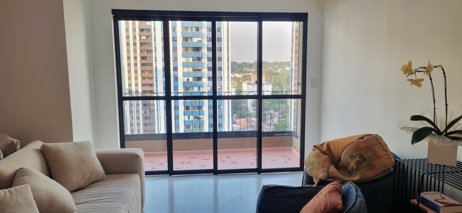 Atualização de sacada com porta de correr sem trilho
