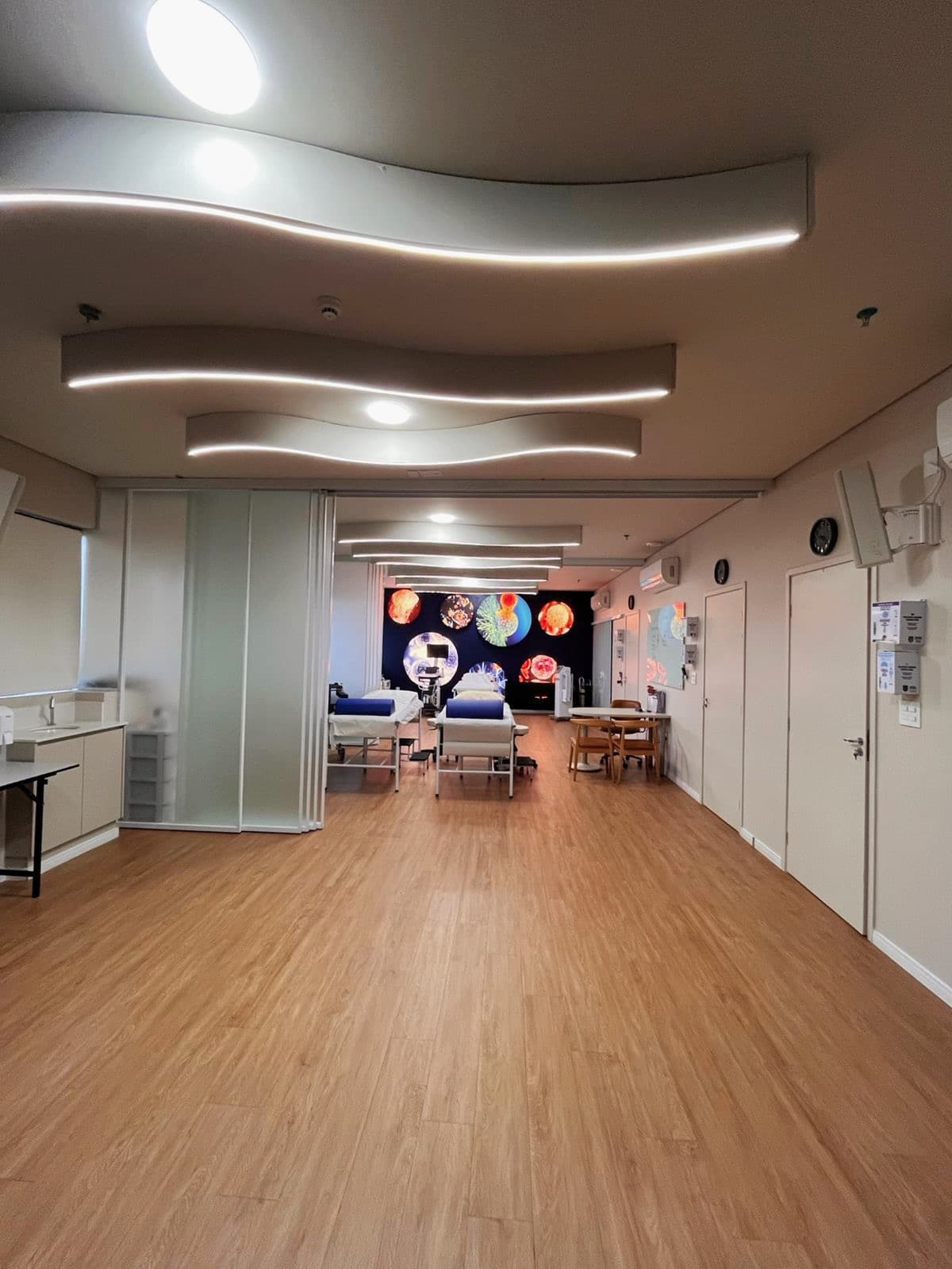 Sala de atendimento / sala de aula — pintura eletrostática branco, acidato incolor